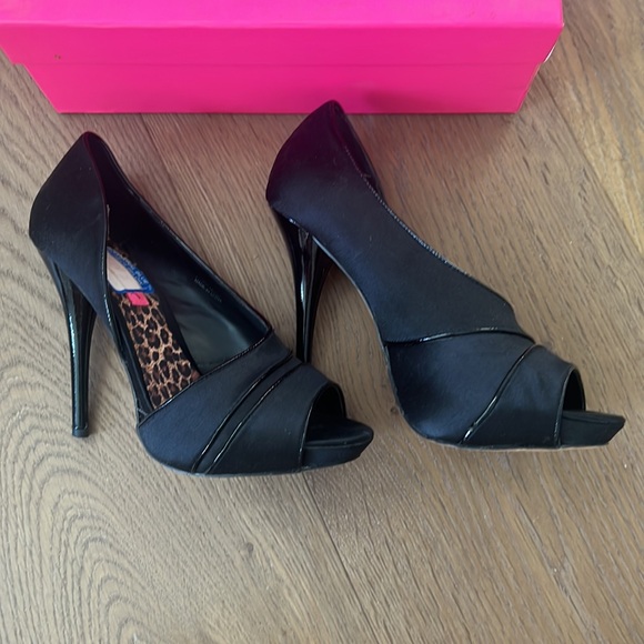 Betsey Johnson Women's Whitney 8 Worn Twice - Picture 7 of 9